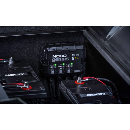 Chargeur de batterie embarqu&eacute; &agrave; 3 sorties de 15 amp&egrave;res Gen5X3 Genius Equipment World