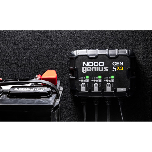 Chargeur de batterie embarqu&eacute; &agrave; 3 sorties de 15 amp&egrave;res Gen5X3 Genius Equipment World