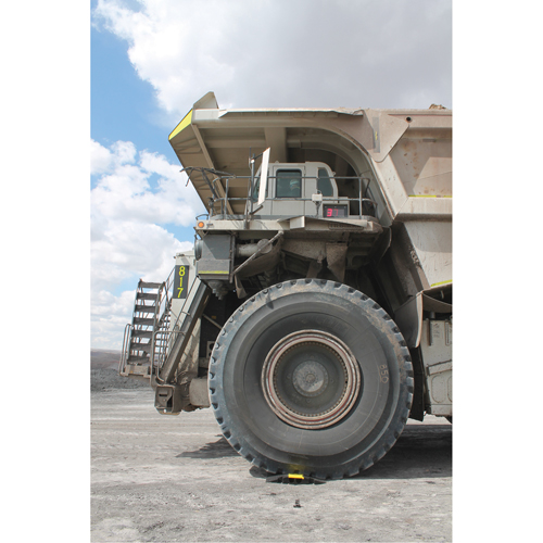 Protecteur de c&acirc;ble &agrave; traverse extr&ecirc;me Yellow Jacket, 2 canaux, 35,75" lo x 42,125" la x 5,125" h Equipment World