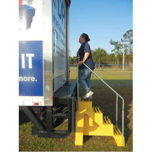 Escabeau industriel, 4 marches, 43" x 22-1/2" x Hauteur 66" Equipment World