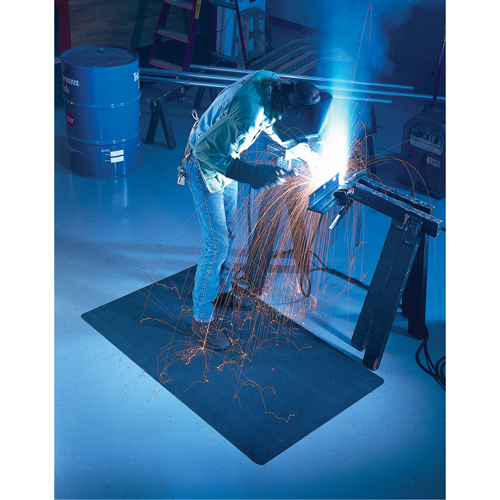 Weldsafe Ultrasoft Mat No. 447, Rubber, 10' L, 3' W x 7/8" Thick, Black Equipment World