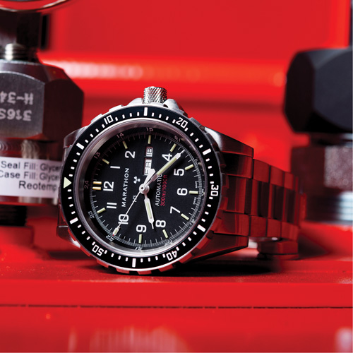 Tr&egrave;s grande montre automatique avec jour/date avec bracelet en acier inoxydable, Num&eacute;rique, &agrave; piles, 46 mm, Argent Equipment World