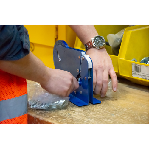 Machines robustes pour fermer les sacs Equipment World
