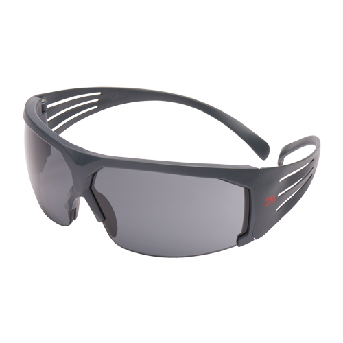 Lunettes de s&eacute;curit&eacute; s&eacute;rie 600 SecureFit, Lentille Gris, Antibu&eacute;e, ANSI Z87+/R&eacute;pond ou surpasse la norme CSA Z94.3 Equipment World