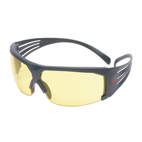 Lunettes de s&eacute;curit&eacute; s&eacute;rie 600 SecureFit, Lentille Ambr&eacute;e, Antibu&eacute;e, ANSI Z87+/R&eacute;pond ou surpasse la norme CSA Z94.3 Equipment World