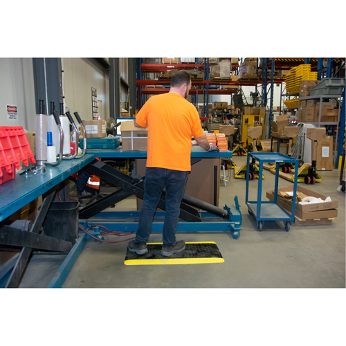 Tapis antifatigue, Losange, 1-2/3' x 3-1/4' x 3/4", Noir/Jaune, Polyur&eacute;thane Equipment World