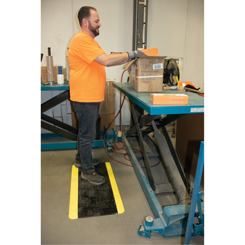 Tapis antifatigue, Losange, 1-2/3' x 3-1/4' x 3/4", Noir/Jaune, Polyur&eacute;thane Equipment World