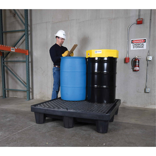 Ultra-Spill Pallet mod&egrave;le &eacute;conomique, 4 barils, Capacit&eacute; de d&eacute;versement 66 gal. US, 53" x 53" x 11,8" Equipment World
