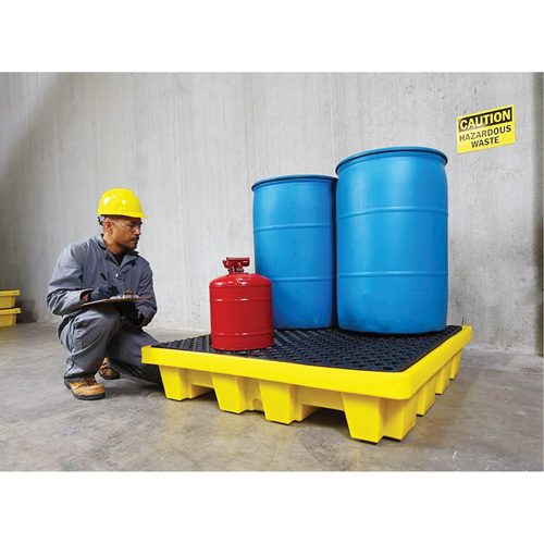 Ultra-Spill Pallet emboitable, 4 barils, Capacit&eacute; de d&eacute;versement 66 gal. US, 51" x 51" x 10" Equipment World
