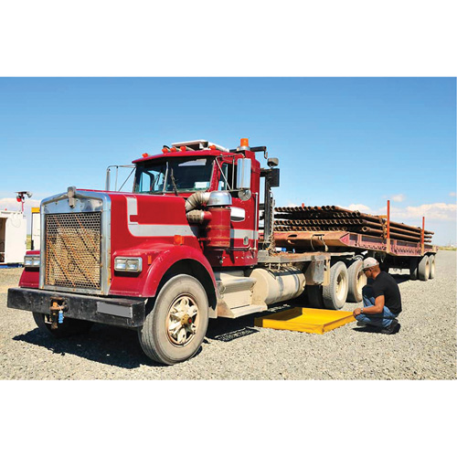 Flexible Ultra-Utility Tray&reg;, 30" L x 30" W x 4.8" H, 9.5 US gal. Spill Capacity Equipment World