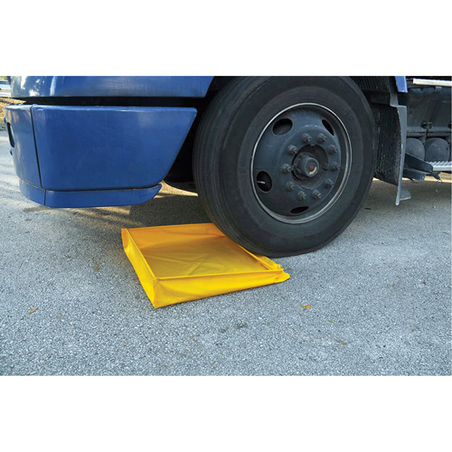 Flexible Ultra-Utility Tray&reg;, 30" L x 30" W x 4.8" H, 9.5 US gal. Spill Capacity Equipment World