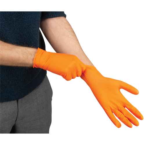 Gants d'examen de poids lourd &agrave; prise tactile, Moyen, Nitrile, 8 mils, Sans poudre, Orange Equipment World