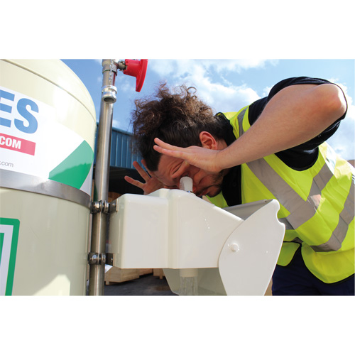 Douche d'urgence mobile et ind&eacute;pendant avec douche oculaire et faciale, Capacit&eacute; 30 gal., Conformit&eacute; Aucune Equipment World