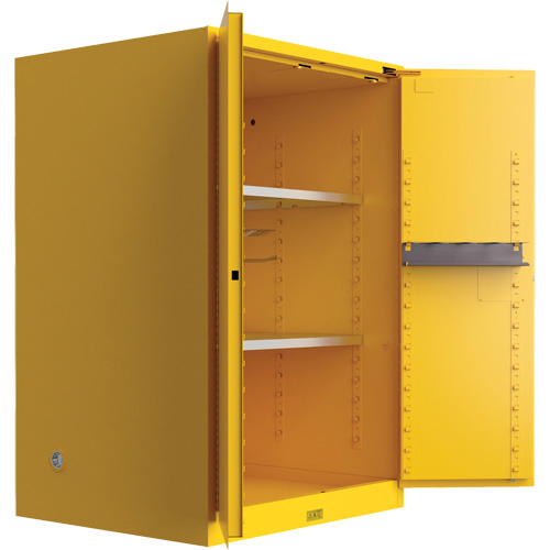 Armoire de s&eacute;curit&eacute; pour produits inflammables Utili-Guard+, 90 gal., 2 Porte(s), 43" La x 65" h x 37" p Equipment World