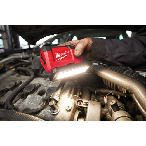 Projecteur &agrave; faisceau large pour entretien et r&eacute;paration avec chargeur USB M12 Rover, DEL, 700 lumens Equipment World