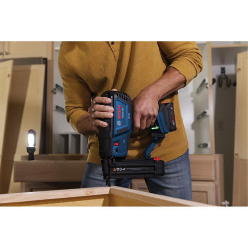 Brushless 18-Gauge Brad Nailer Kit with Standard Power Battery, 18 V, Lithium-Ion Equipment World