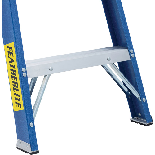 Industrial Duty Stepladders (6300 Series), 4', Fibreglass, 250 lbs. Capacity, Type 1 Equipment World