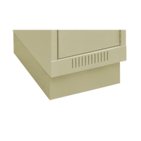 Base en retrait pour casiers &eacute;conomiques Clean Line, 1 Blocs, 4" lo x 12" la x 18" p, Beige, Acier Equipment World