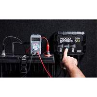 Chargeur de batterie embarqu&eacute; &agrave; 3 sorties de 15 amp&egrave;res Gen5X3 Genius Equipment World