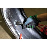 Outil robuste de roulage pour r&eacute;paration de pneus avec roulette &agrave; patch en acier Equipment World