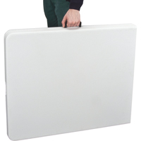 Table se pliant en deux, Rectangulaire, 72" l x 30" la, Poly&eacute;thyl&egrave;ne, Blanc Equipment World