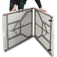 Table se pliant en deux, Rectangulaire, 72" l x 30" la, Poly&eacute;thyl&egrave;ne, Blanc Equipment World