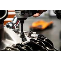 Jeu de 12 douilles m&eacute;triques flexibles universelles &agrave; chocs 1/4" &agrave; 6 pans Equipment World