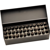 Jeu de lettres et num&eacute;ros pour estampage &agrave; la main, 36 morceaux Equipment World