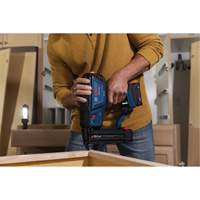 Brushless 18-Gauge Brad Nailer Kit with Standard Power Battery, 18 V, Lithium-Ion Equipment World