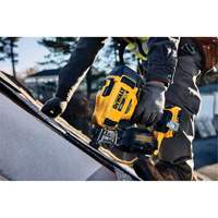 15° Cordless Coil Roofing Nailer Kit, 20 V, Lithium-Ion Equipment World