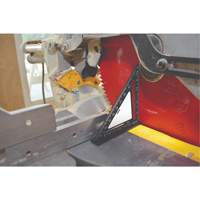 &eacute;querre de finition grav&eacute;e au laser Johnny Square&reg; de 4,5 po Equipment World