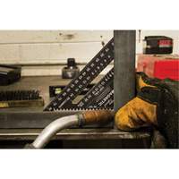&eacute;querre de charpentier magn&eacute;tique grav&eacute;e au laser Johnny Square&reg; de 7 po Equipment World