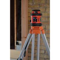 Syst&egrave;me laser rotatif horizontal rouge &agrave; nivellement automatique, 800' (243,84 m), 635 N.m Equipment World