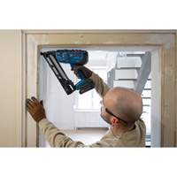 Cloueur de finition inclin&eacute; sans balais de calibre 15 (outil seulement), 18 V, Lithium-ion Equipment World