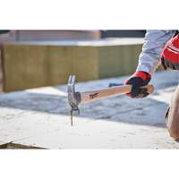 Marteau de charpente &agrave; face frais&eacute;e, 23 oz, Prise en Bois Equipment World