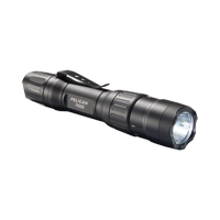 Lampe de poche tactique 7600, DEL, 944 lumens, Piles CR123 Equipment World